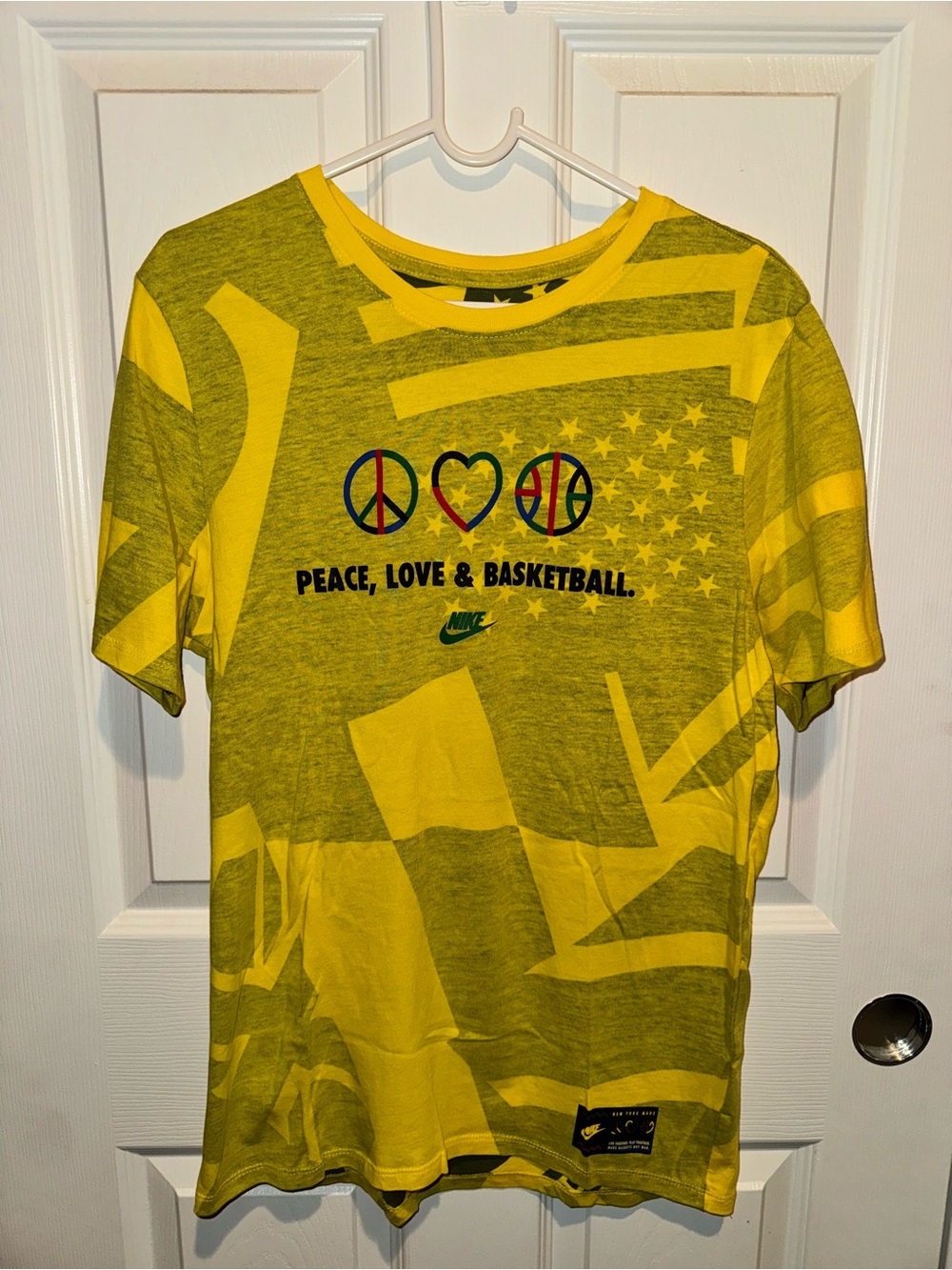 Nike Yellow Vintage Graphic Peace Love Basketball Tee American Flag size medium